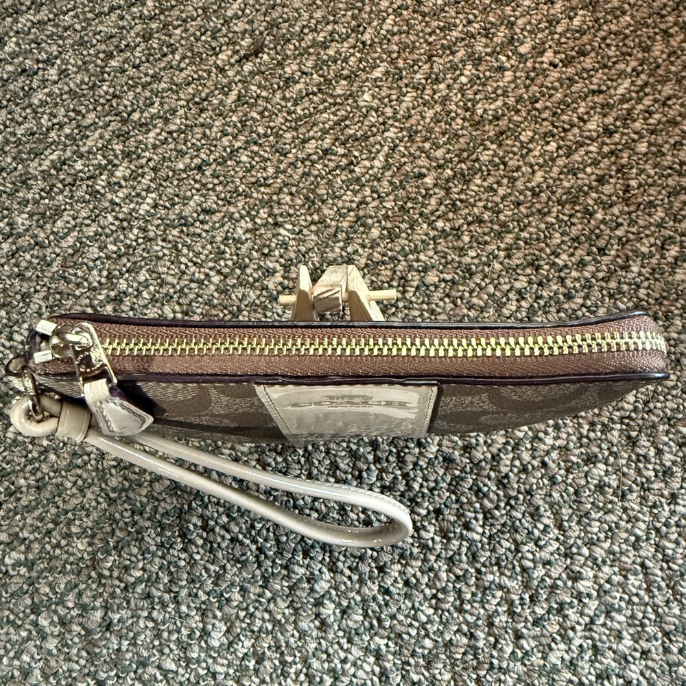 Coach Wristlet - Picture 6 of 9